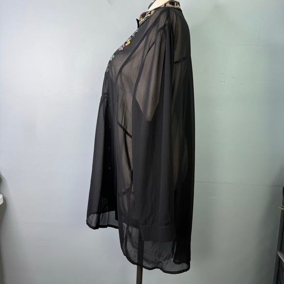 Shein Curve Floral Embroidered Yoke Dip Hem Sheer Black Button Up Blouse Size 5X - Picture 5 of 12